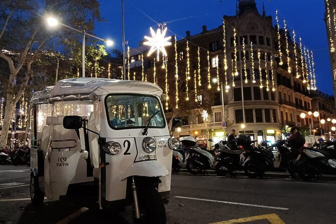 christmas-lights-tour-of-barcelona-in-private-eco-tuk-tuk