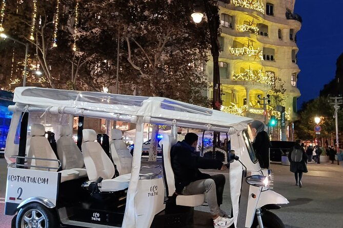 christmas-lights-tour-of-barcelona-in-private-eco-tuk-tuk