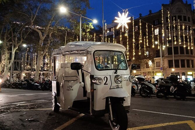 christmas-lights-tour-of-barcelona-in-private-eco-tuk-tuk