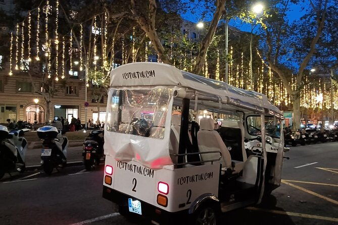 christmas-lights-tour-of-barcelona-in-private-eco-tuk-tuk