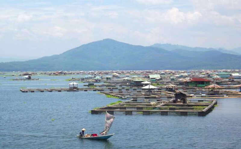 cianjur-floating-village-boat-ride-floating-house