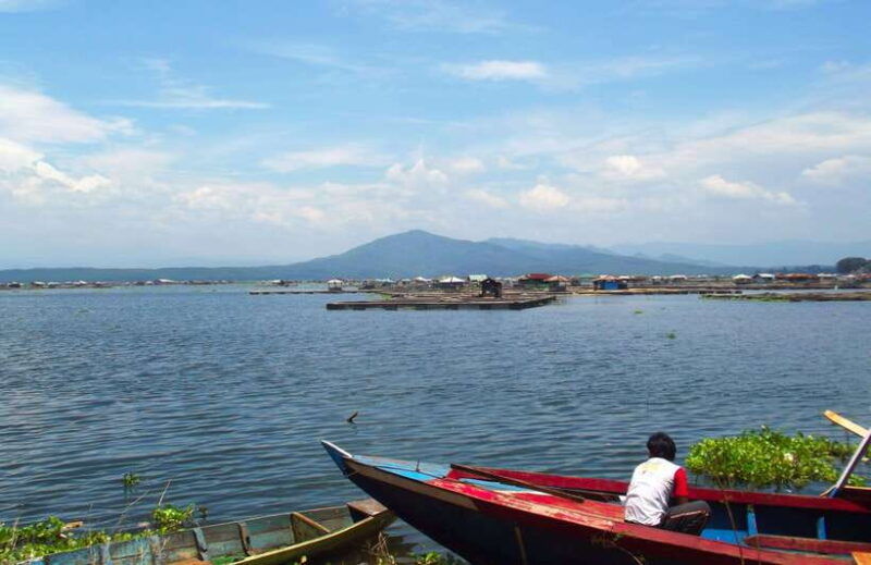 cianjur-floating-village-boat-ride-floating-house