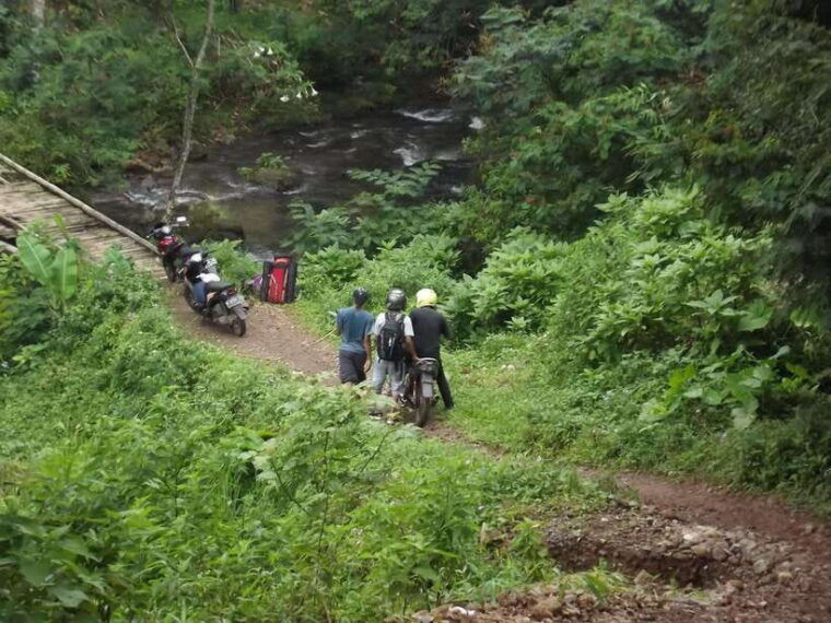 cianjur-motor-bike-trip-the-remote-village-and-waterfall