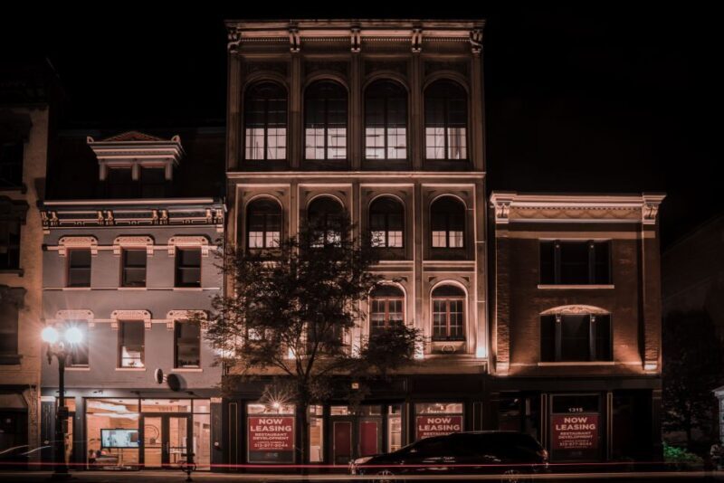 Cincinnati: Ghosts & Poltergeists Haunted Walking Tour - The Guide’s Role: Creating a Spooky, Trustworthy Atmosphere