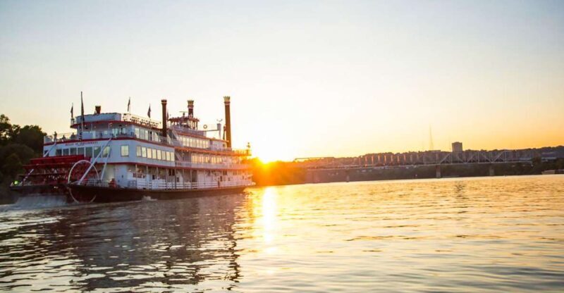 Cincinnati: Riverboat Cruise with Lunch and Entertainment - In-Depth Look at the Cincinnati Riverboat Experience