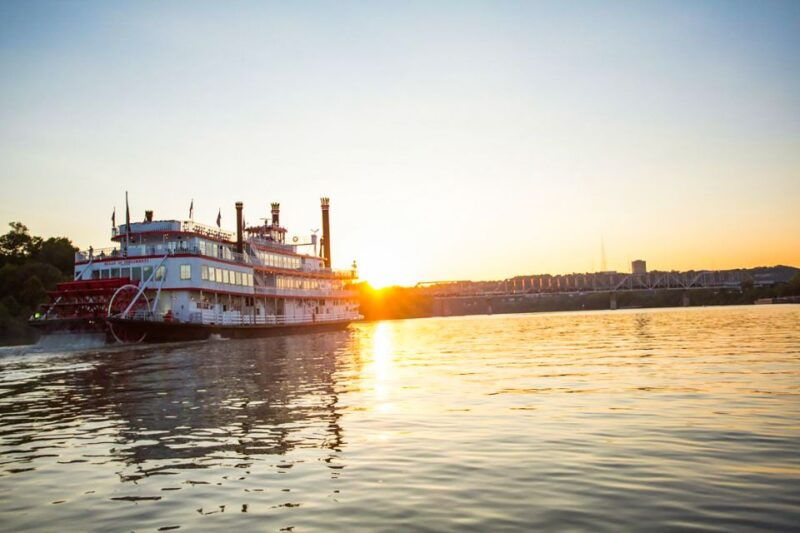cincinnati-riverboat-cruise-with-lunch-and-entertainment
