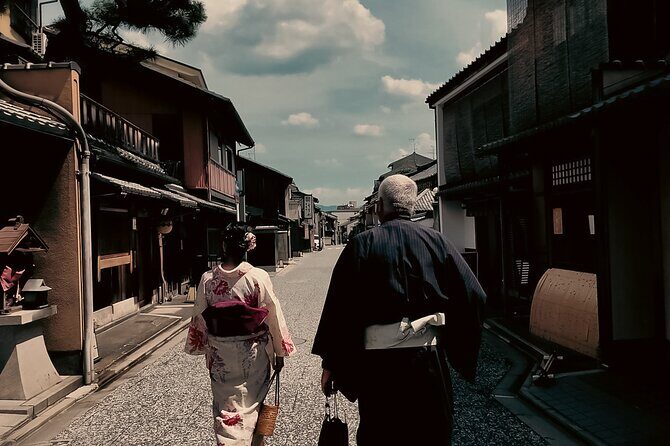 Cinematic Portrait Film Experience in Kyoto with Local Filmmaker - Discover the Cinematic Portrait Film Experience in Kyoto: A Unique Take on Travel Memories