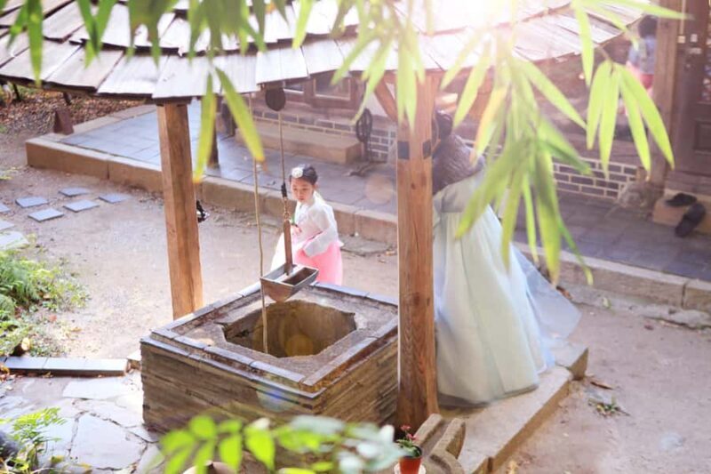 Cinematic Seoul: Private Photo Journey with a Pro - Key Points