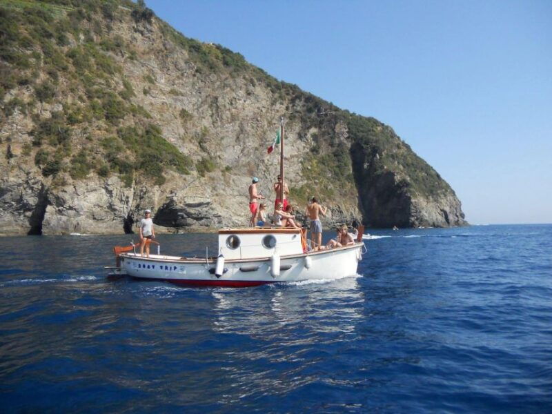 cinque-terre-2-hour-private-boat-tour