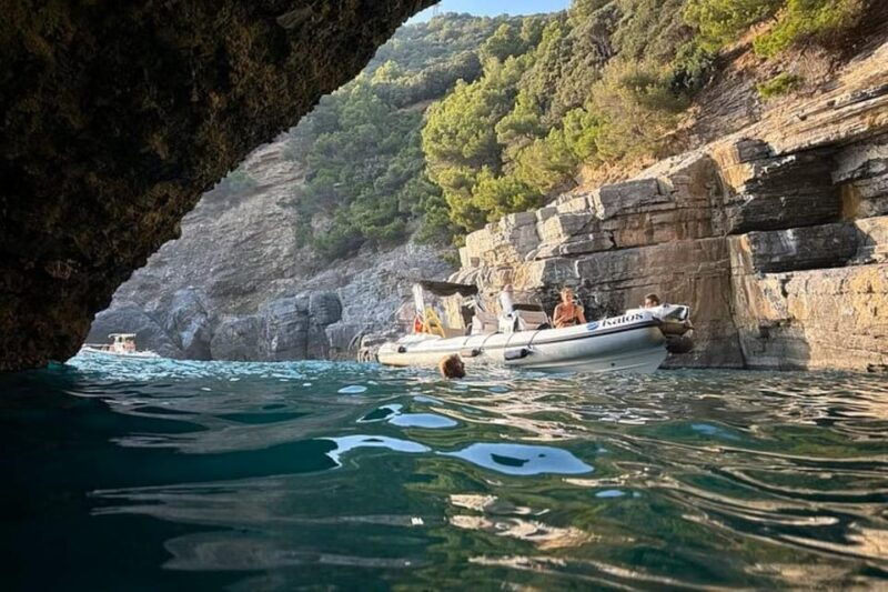 cinque-terre-boat-tour-la-spezia-portovenere-hidden-gems