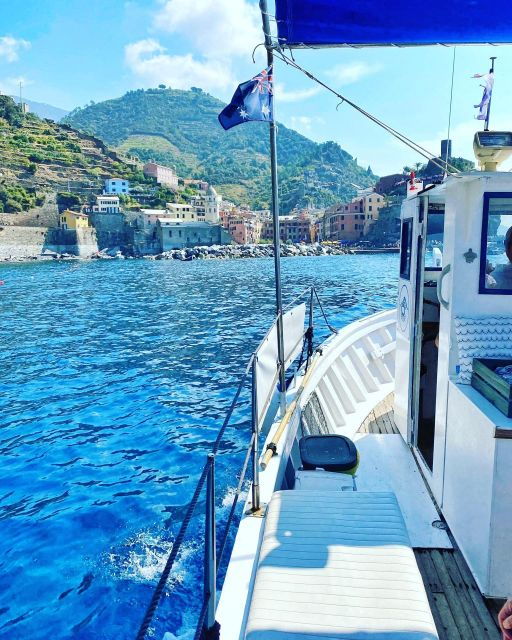 cinque-terre-boat-tour-with-a-traditional-ligurian-gozzo