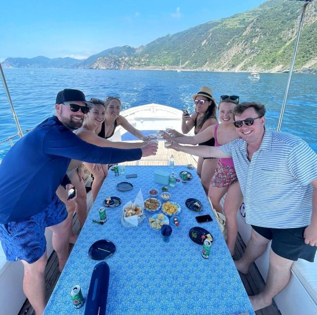 cinque-terre-boat-tour-with-a-traditional-ligurian-gozzo