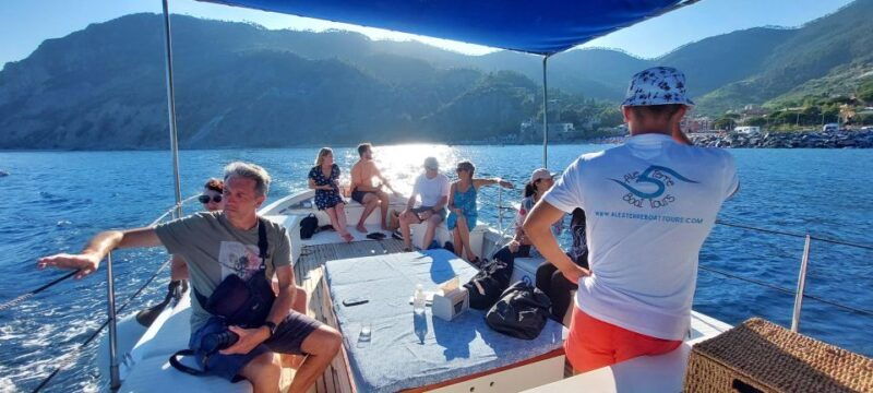 cinque-terre-boat-tour-with-a-traditional-ligurian-gozzo