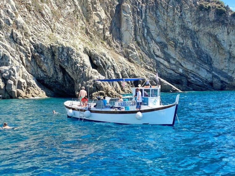 cinque-terre-boat-tour-with-a-traditional-ligurian-gozzo