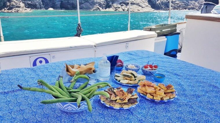 cinque-terre-boat-tour-with-a-traditional-ligurian-gozzo