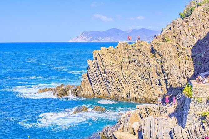 cinque-terre-hiking-tour-from-la-spezia-train-station