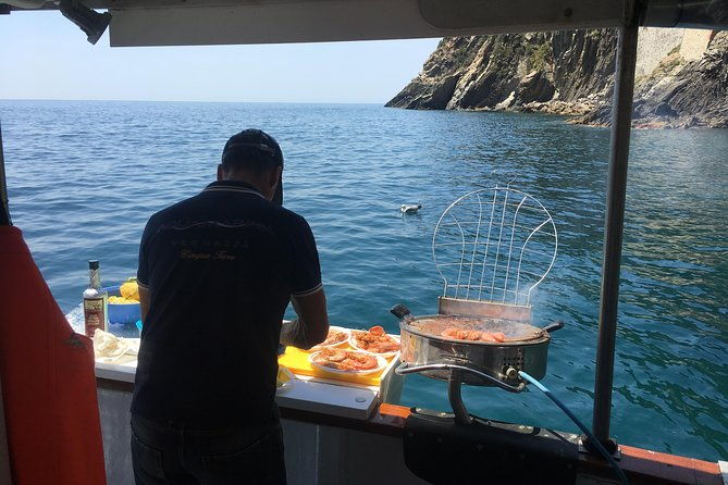 cinque-terre-lunch-boat-tour