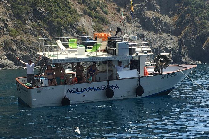 cinque-terre-lunch-boat-tour