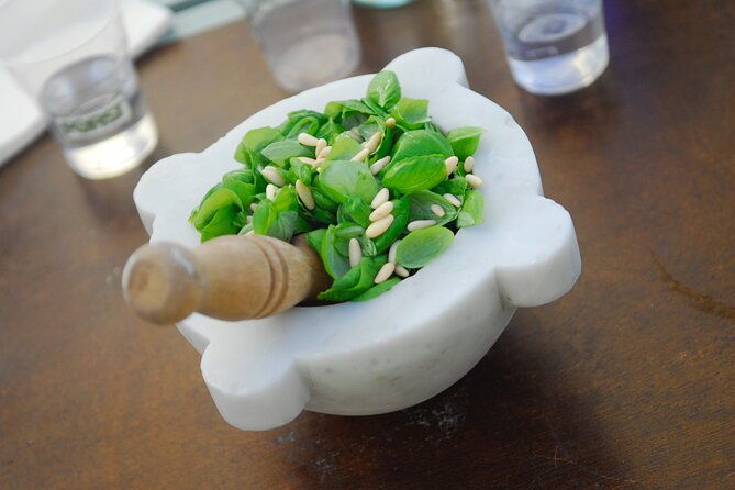 cinque-terre-pesto-course-activity-with-lunch