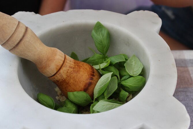 cinque-terre-pesto-experience-in-riomaggiore