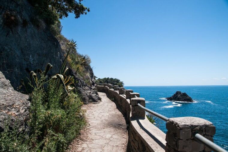cinque-terre-private-walking-tour-through-villages
