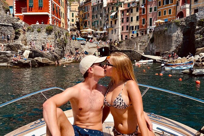 cinque-terre-private-wedding-proposals-on-boat