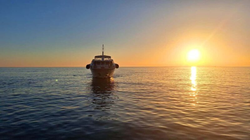 Cinque Terre: Sunset cruise tour with aperitif - Key Points  