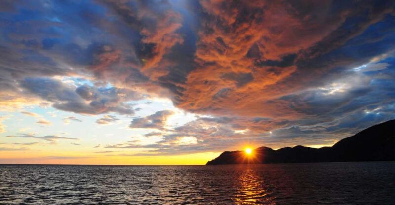 cinque-terre-sunset-cruise-with-aperitif-on-board