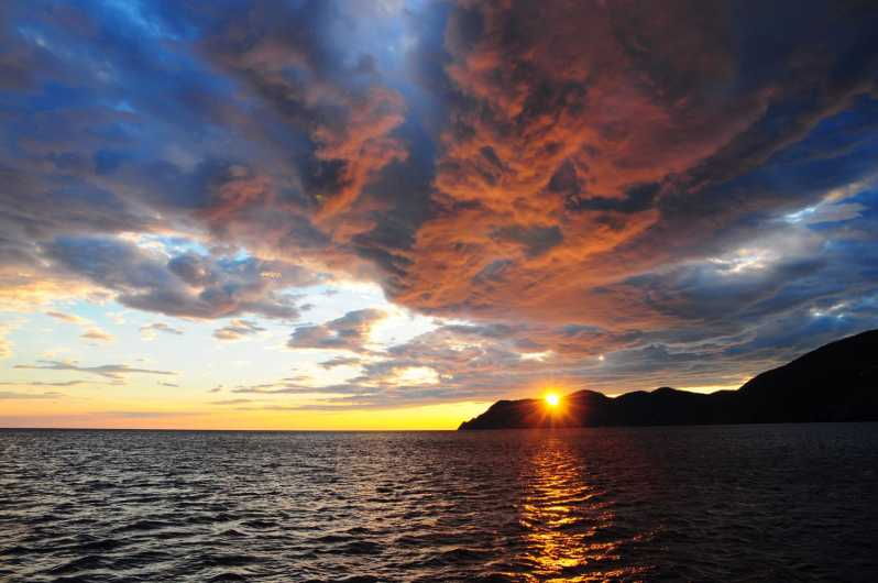 cinque-terre-sunset-cruise-with-aperitif-on-board