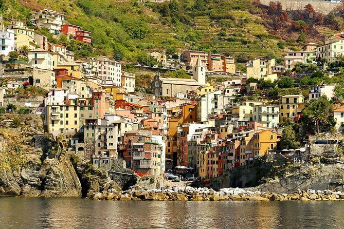 cinqueterre-minivan-and-boat-with-a-sweet-surprise-2