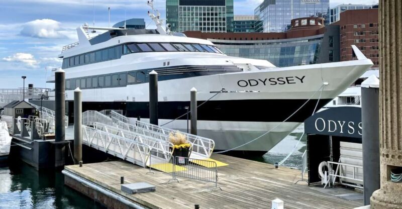 City Cruises Boston: Premier Brunch or Dinner Harbor Cruise - Atmosphere and Entertainment
