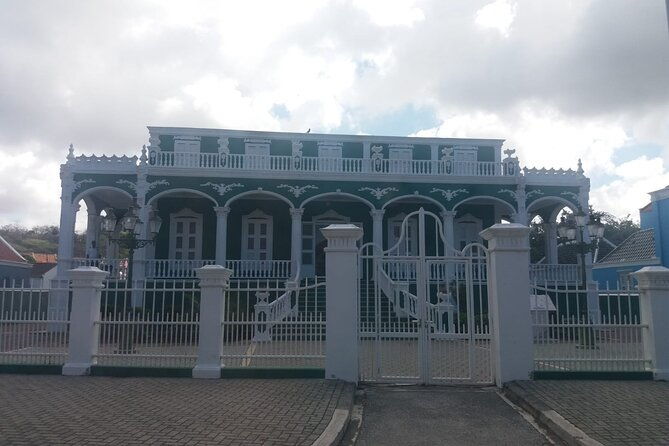 city-highlights-cave