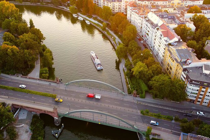 city-lounge-trip-with-the-lounge-ship-through-berlin-2