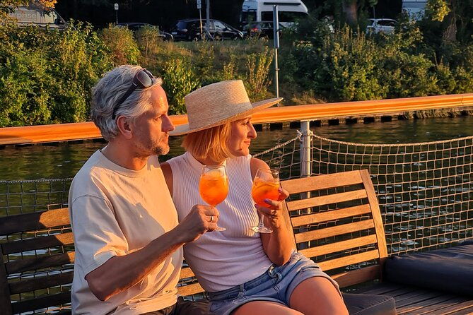 city-lounge-trip-with-the-lounge-ship-through-berlin