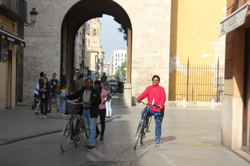 city-of-arts-sciences-tour-on-bicycle-e-bike-or-e-step