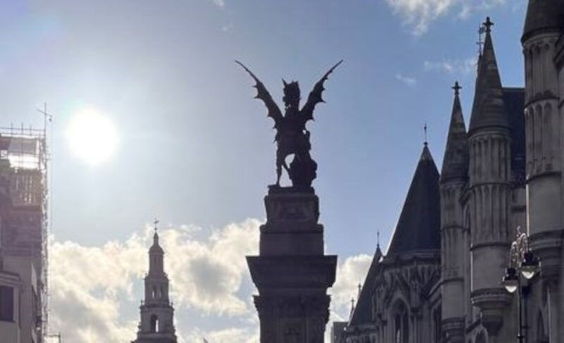 city-of-london-mystical-and-dragons-walking-tour