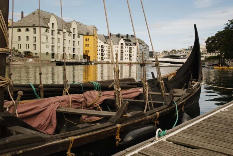 City tour in Ålesund: Art Nouveau, sea views, and insider tips - Why This Tour Offers Value