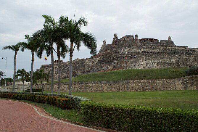 city-tour-in-chiva-through-the-city-of-cartagena