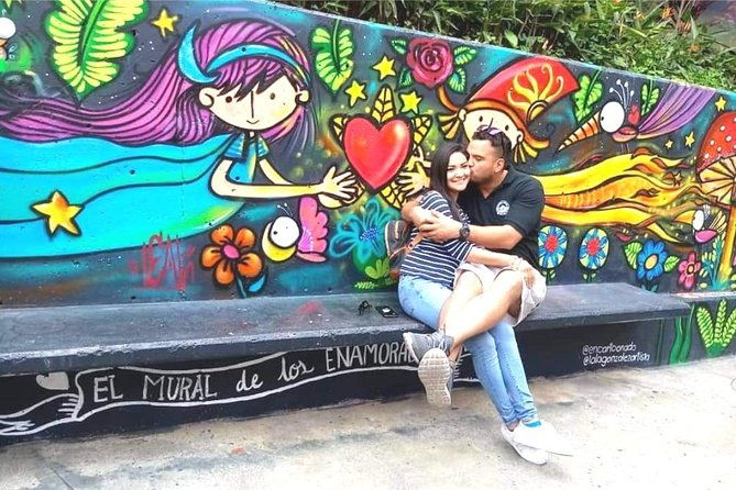 city-tour-in-medellin-commune-13-metro-and-metrocable