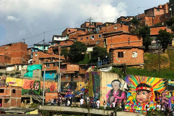 city-tour-in-medellin-commune-13-metro-and-metrocable