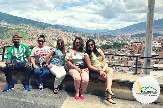 city-tour-in-medellin-commune-13-metro-and-metrocable