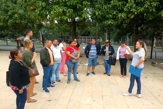 city-tour-in-medellin-commune-13-metro-and-metrocable