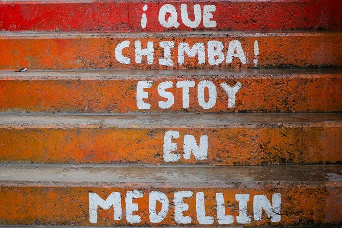 city-tour-medellin-comuna-13-graffititour-paisa-for-a-day