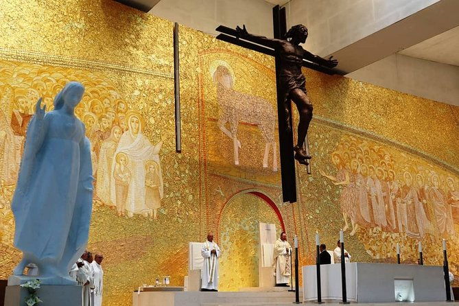 city-tour-procession-of-candles-fatima-night
