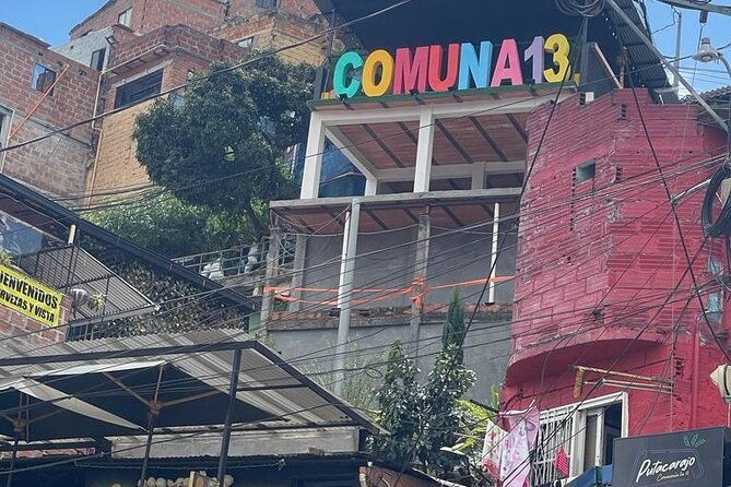 city-tour-through-medellin-and-graffitour-through-comuna-13