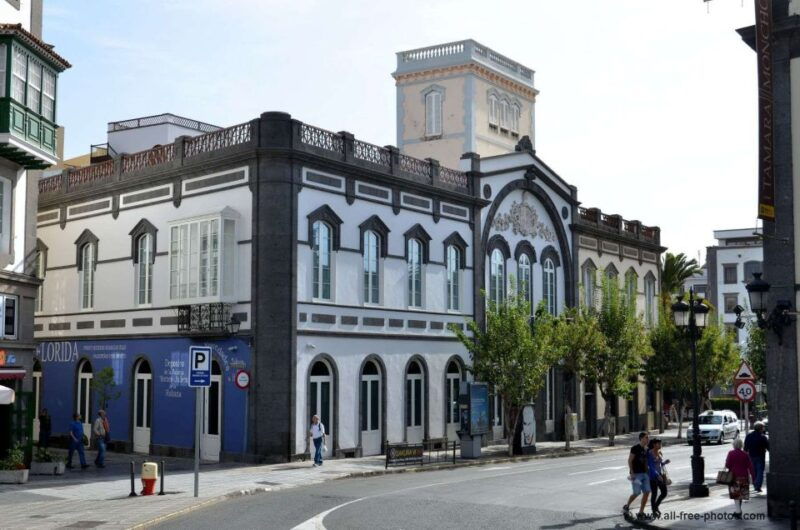 city-treasures-unveiled-3-5-hour-las-palmas-cab-walking