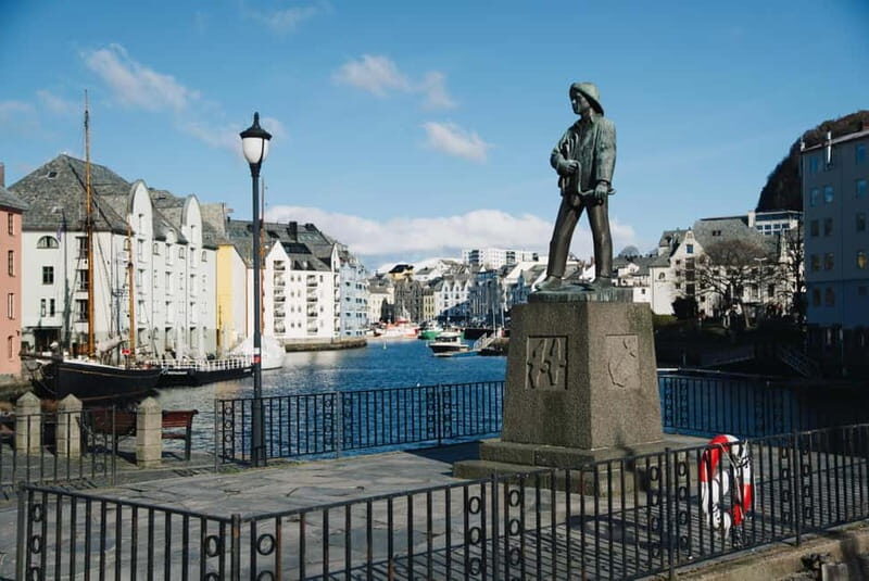 City walk in Ålesund: Art Nouveau, sea views, and insider tips - Accessibility and Considerations