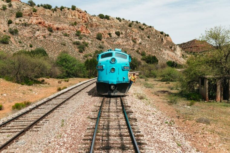 clarkdale-verde-canyon-railroad-journey-with-snacks