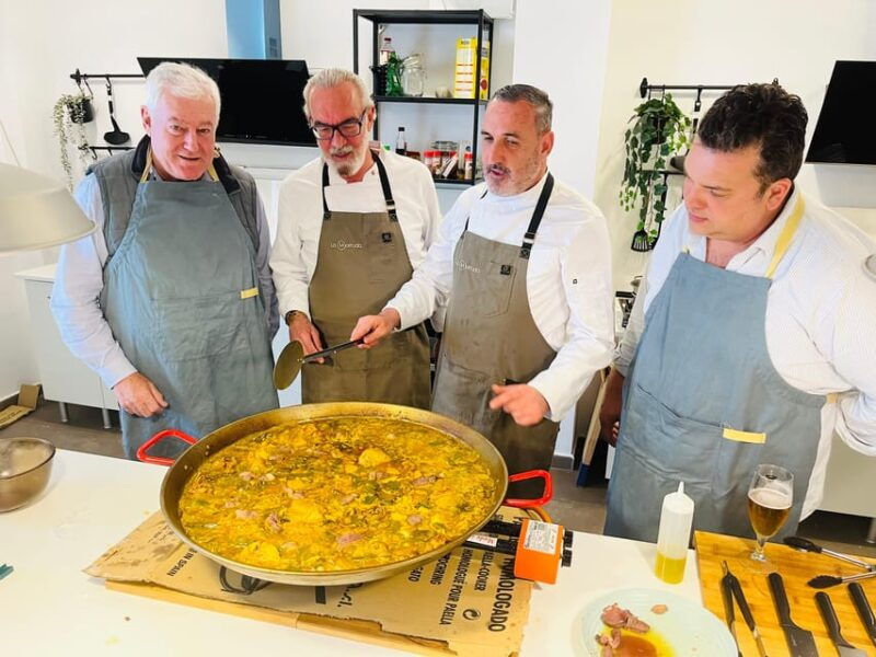 class-of-valencian-paella-with-welcome-drinks-and-tapas