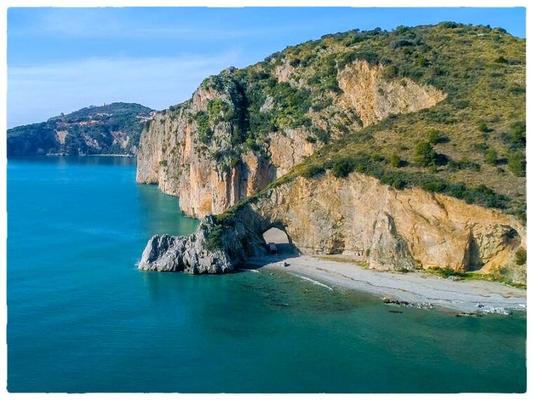 classic-boat-excursion-to-palinuro